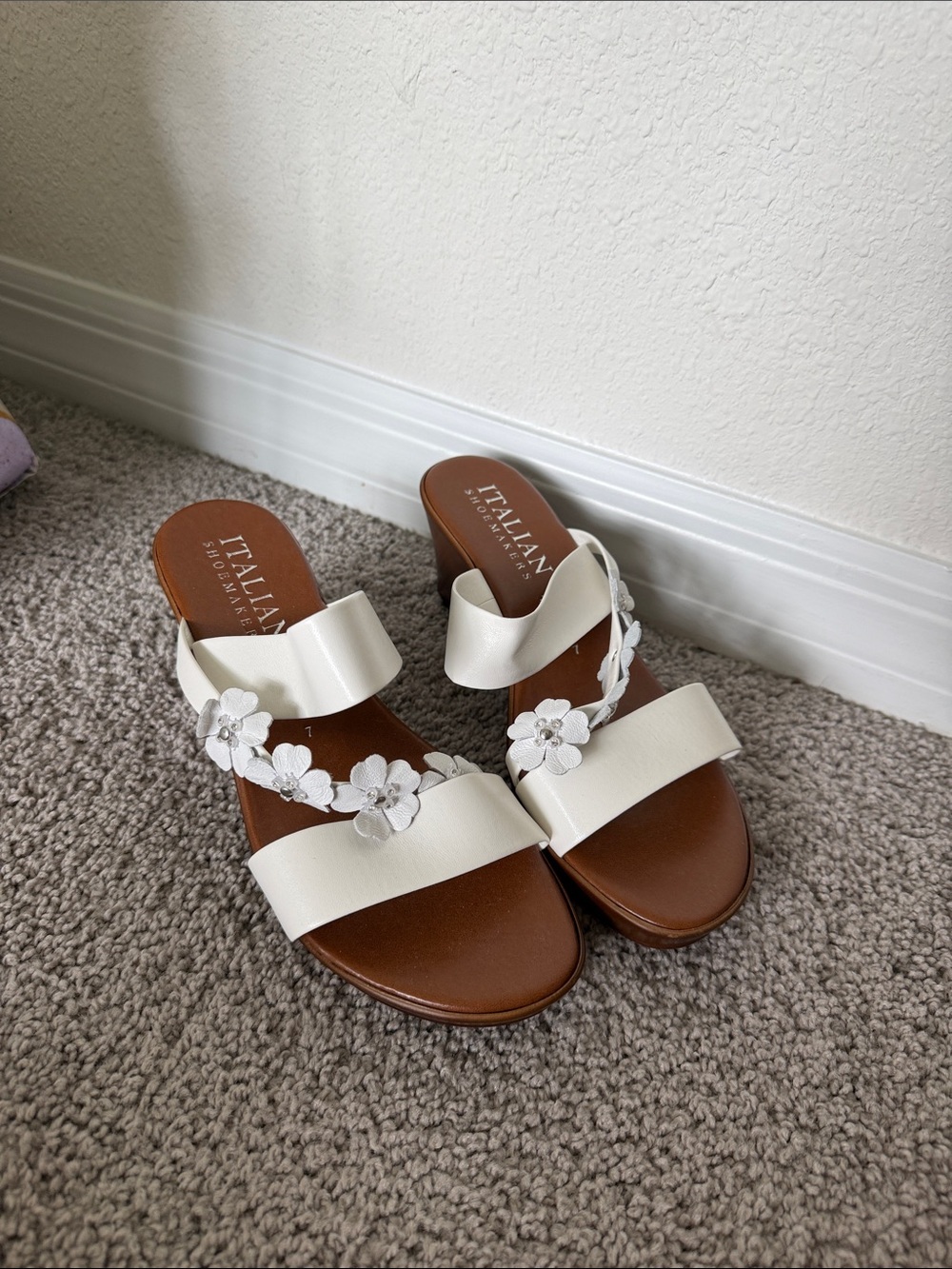 Italian Shoemakers Cream Floral Strap Sandals